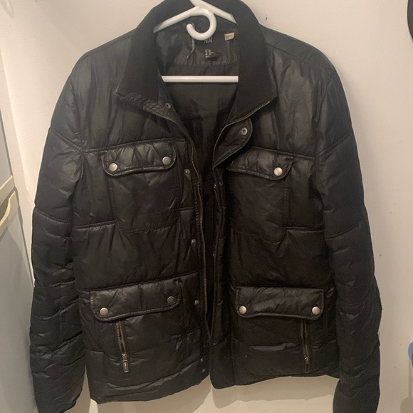 Incredibly stylish Black puffer coat w/zipper pockets/buttons H and M SZ 40 R 🔥 - Picture 1 of 13